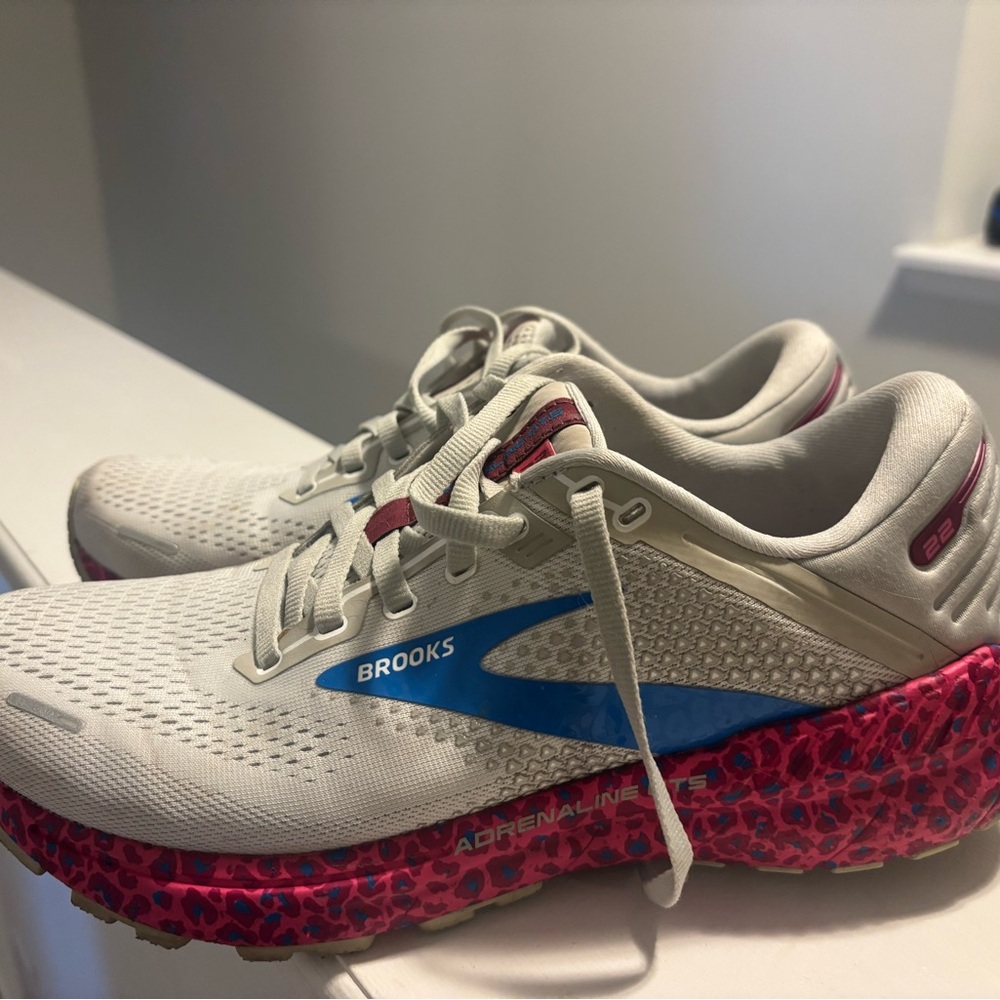 Brooks White and Red Running Shoes with Blue Logo